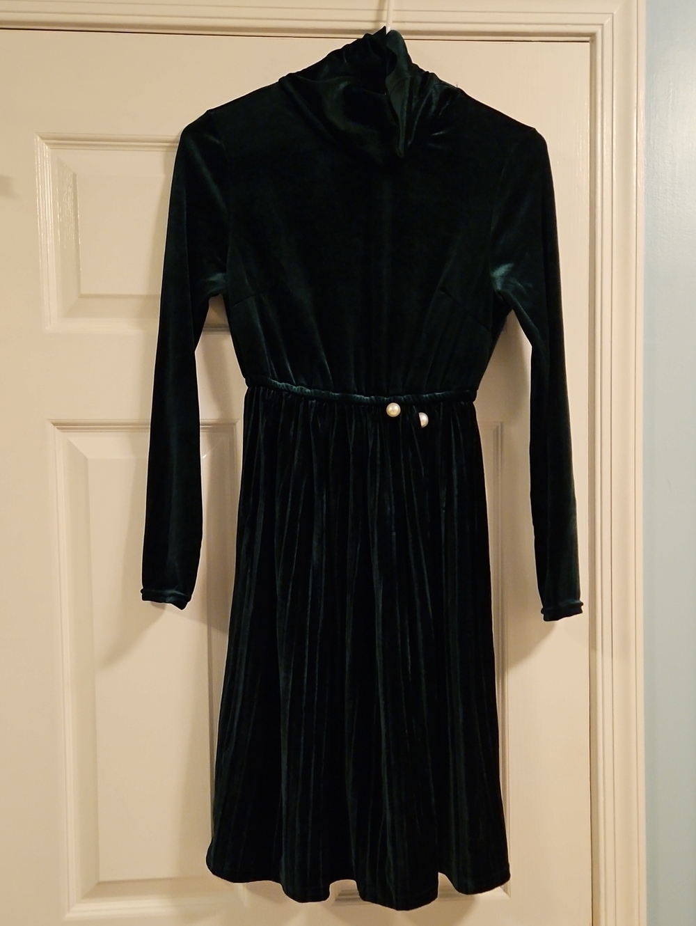 5FOR$30 Women's Dark Green Velvet Long-Sleeve Dress with Pearl Waist Detail